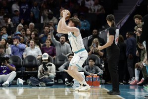 NINEGAMES-最近几场略迷！克尼佩尔出战25分钟 12中4&amp;三分3中0拿8分7板